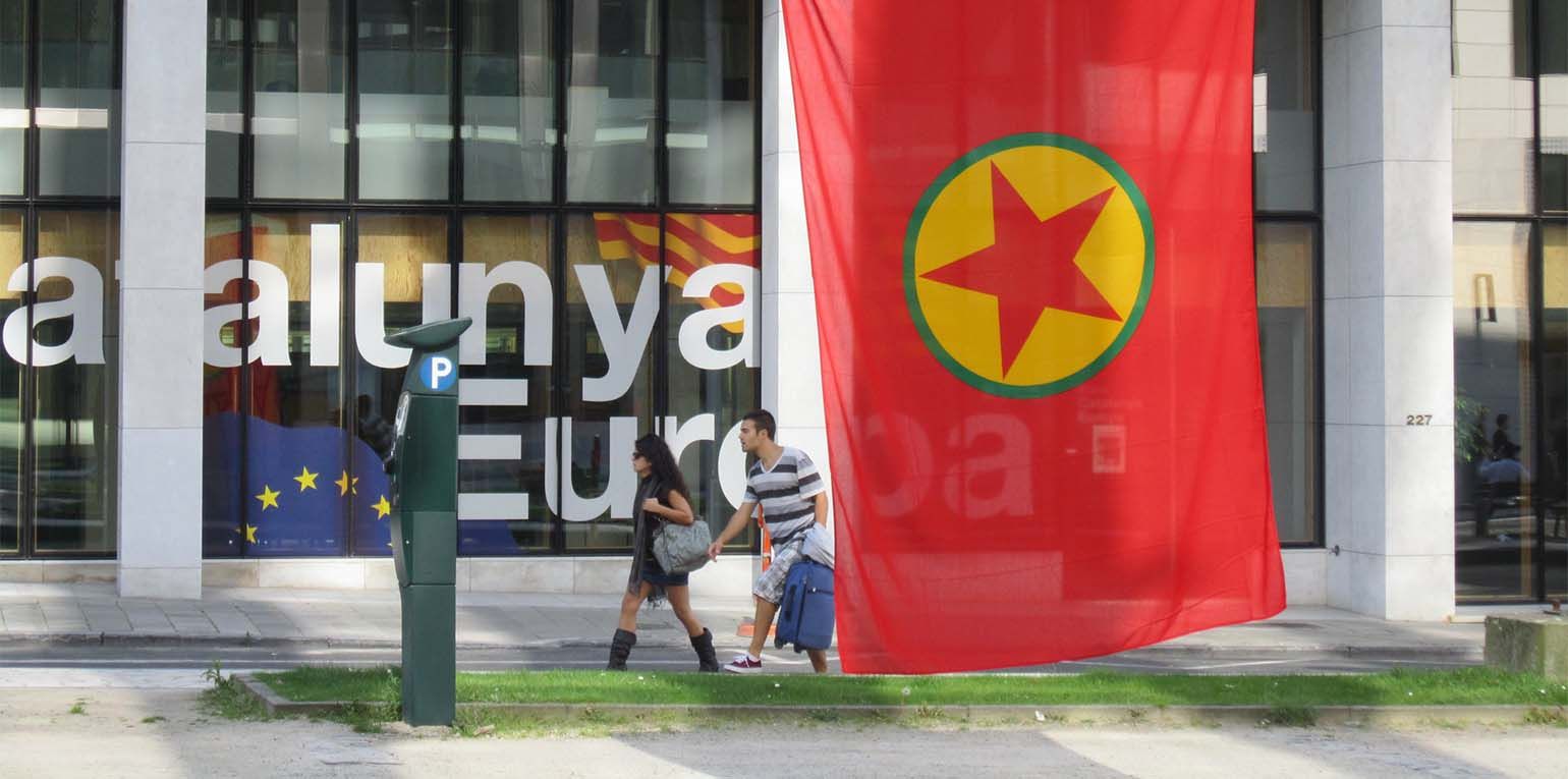 Kann nun Frieden in den kurdischen Gebieten einkehren? Dies liegt an der Türkei. Die kurdische Befreiungsbewegung hat ihre Hand ausgestreckt, doch aus Ankara kamen bislang nur warme Worte.