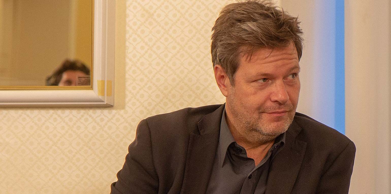 Mindestpreise wären allerdings "nur eine Art Schamgrenze, damit tierische Produkte nicht unterhalb der Produktionskosten der Landwirte verkauft werden".