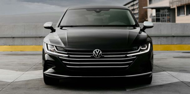 Doch der eigentliche Skandal ist, dass fast zehn Jahre ins Land zogen, bis die ersten strafrechtlich belangt werden. In Sachen Börsenkursmanipulation und Schaden für Kunden ging es zügiger.