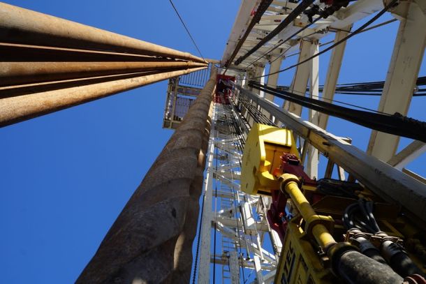 Russland ist weiterhin auf den Export von Öl und Gas angewiesen. Die Wirtschaft leidet unter den anhaltend niedrigen Preisen.