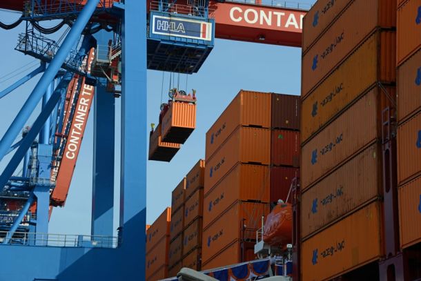 Containerverladung im Hamburger Hafen