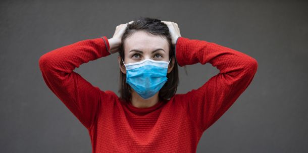 Es hätte sehr gute Gründe dafür gegeben, sie auch im Einzelhandel und den Schulen fortzuführen, wenigstens noch ein paar Wochen, bis endgültig das Gröbste überstanden ist.