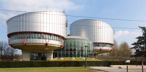 Der Europäische Gerichtshof für Menschenrechte (EGMR) wurde 1959 in Straßburg von den Mitgliedstaaten des Europarats errichtet, um die Einhaltung der Europäischen Menschenrechtskonvention sicherzustellen.