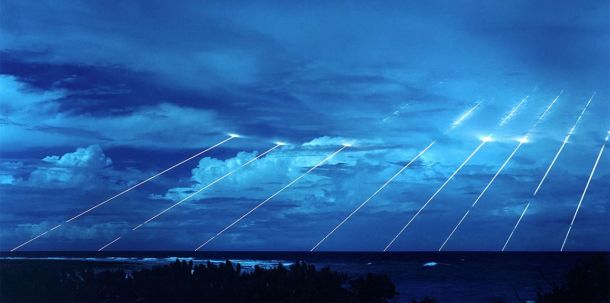 Wiedereintrittspuren von Peacekeeper MIRVs am Kwajalein-Atoll.