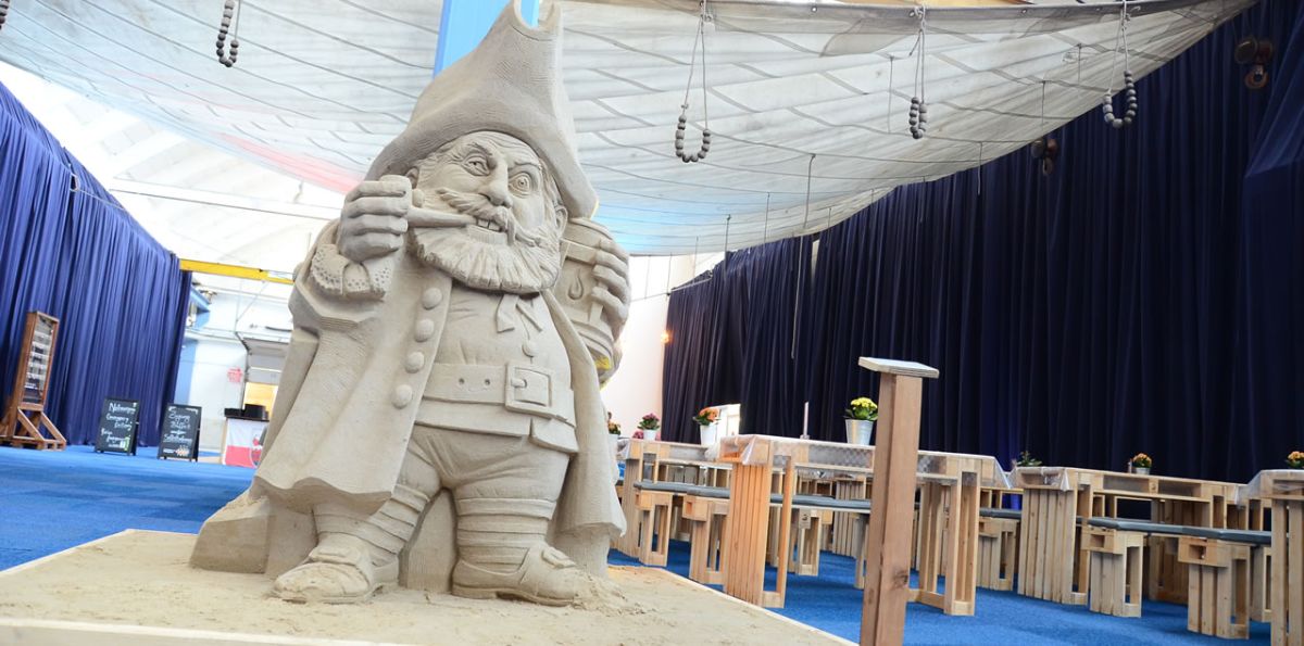 Auch der Gastronomie-Bereich der Ausstellung ist mit tollen Sandskulpturen geschmückt.