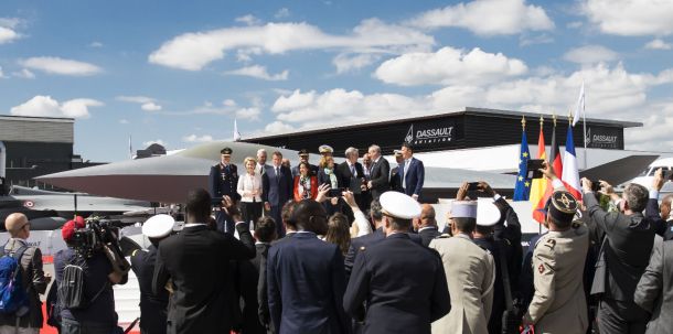 Der Inpsekteur der Luftwaffe Generalleutnant Ingo Gerhartz nach der Unterzeichnung der Entwicklkungsvereinbarung - FCAS  und NGWS