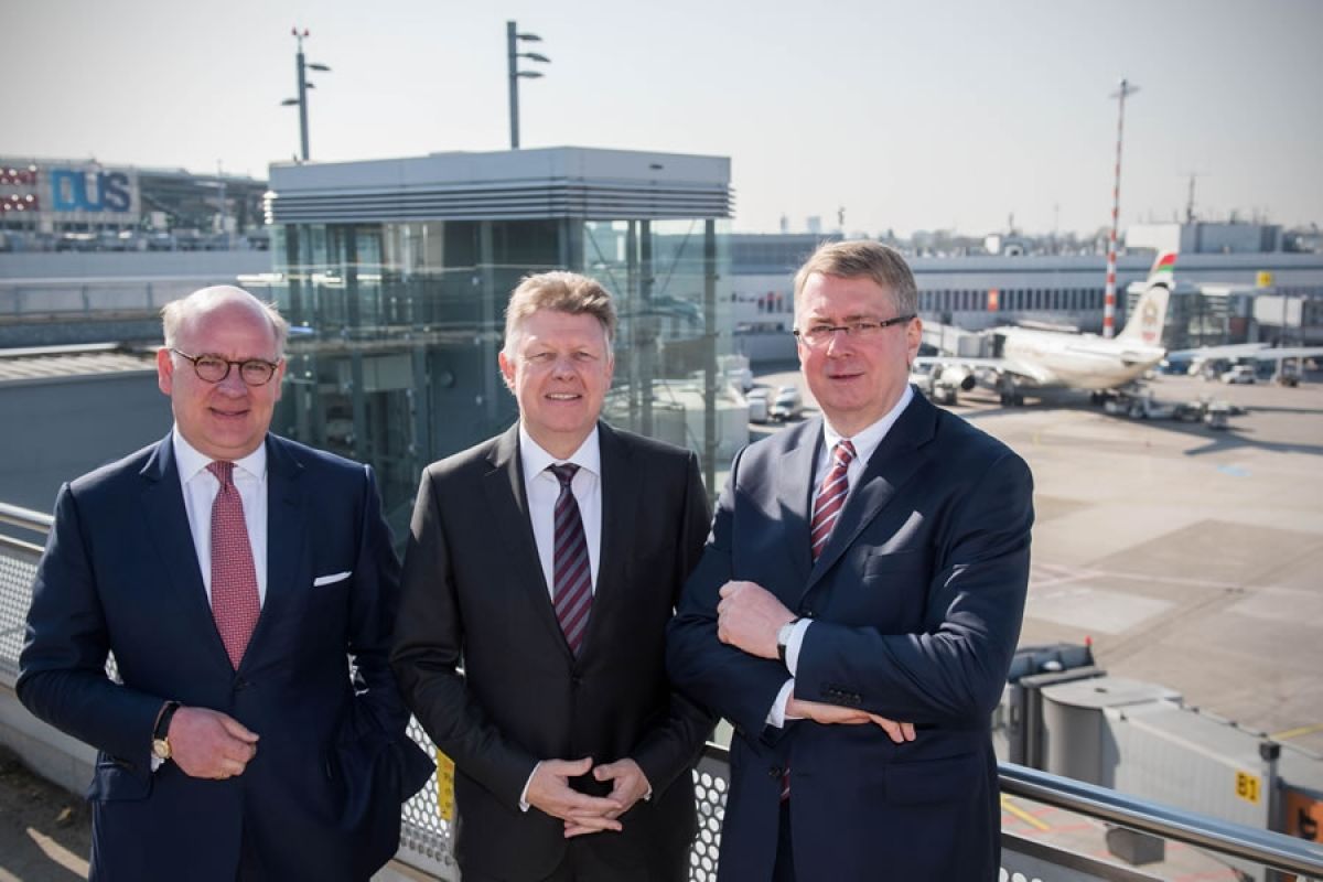 (v.l.): Dr. Thomas A. Lange, Dr. Ludger Dohm und Bernd Tönjes,