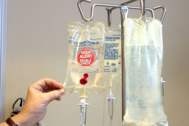 Zytostatika sind Medikamente gegen Krebserkrankungen, die als Spezialrezepturen für jeden Patienten einzeln angefertigt werden müssen. Bundesweit erfüllen ca. 300 öffentliche Apotheken die besonderen Anforderungen an ebendiese Herstellung in einem Reinraumlabor gemäß § 35 Apothekenbetriebsordnung.