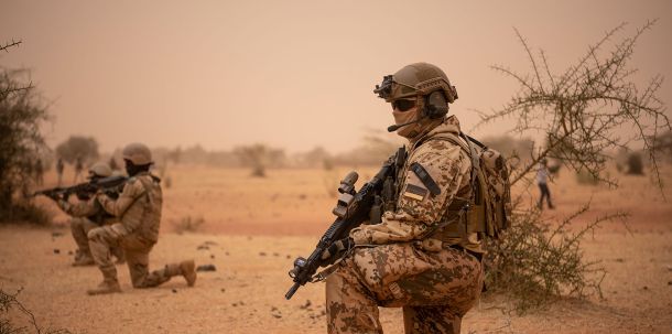 Zum Start der Arbeit an einer neuen Nationalen Sicherheitsstrategie hat die Grünen-Politikerin die Bereitschaft Deutschlands zu einem stärkeren internationalen Engagement für Frieden und Sicherheit hervorgehoben.