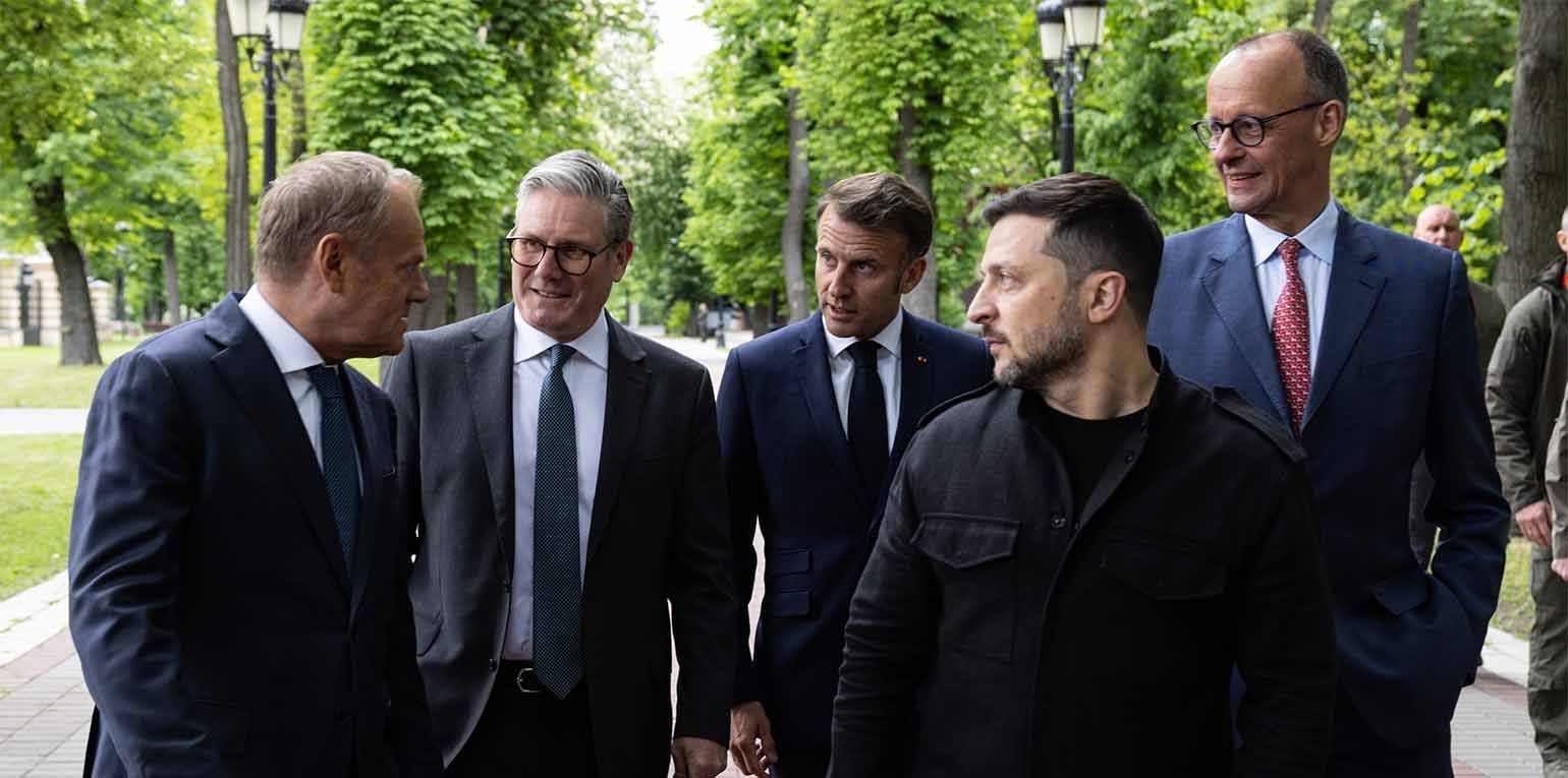 Wichtiger ist am Ende der Solidarität der Europäer. Das wiederbelebte Weimarer Dreieck mit Paris, Berlin und Warschau. Und der enge außen- und sicherheitspolitische Schulterschluss mit dem britischen Premier Keir Starmer.