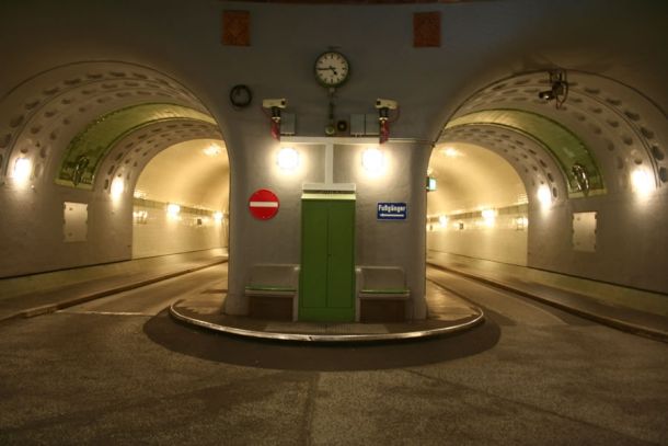 Alter Elbtunnel, Eingang Steinwerder.