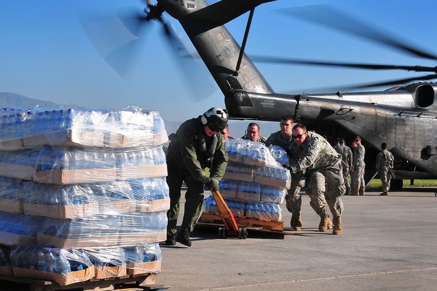 Bild: Daniel Barker, U.S. Navy / Gemeinfrei (VIRIN: 100115-N-4774B-445)