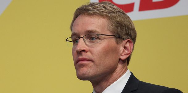 Der klare Wahlsieger Daniel Günther befindet sich mit dem jetzigen Ergebnis in der komfortablen Situation, den oder die künftigen Regierungspartner auswählen zu können.