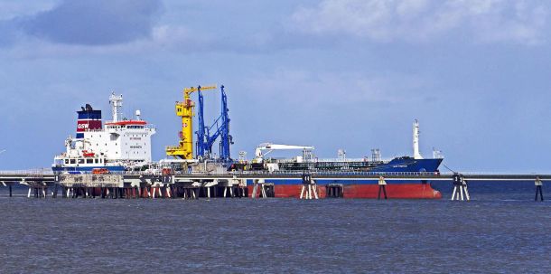 Dass es für von Russland-Importen extrem abhängige Länder in Osteuropa Ausnahmen gibt, ist notwendig, aber damit gibt es gar kein Embargo. So wird aus dem energiepolitischen Eigentor auch noch ein außenpolitischer Flop. Die EU steht als zerstrittener Haufen da, den ein Kriegsherr nicht sonderlich ernst nehmen muss.