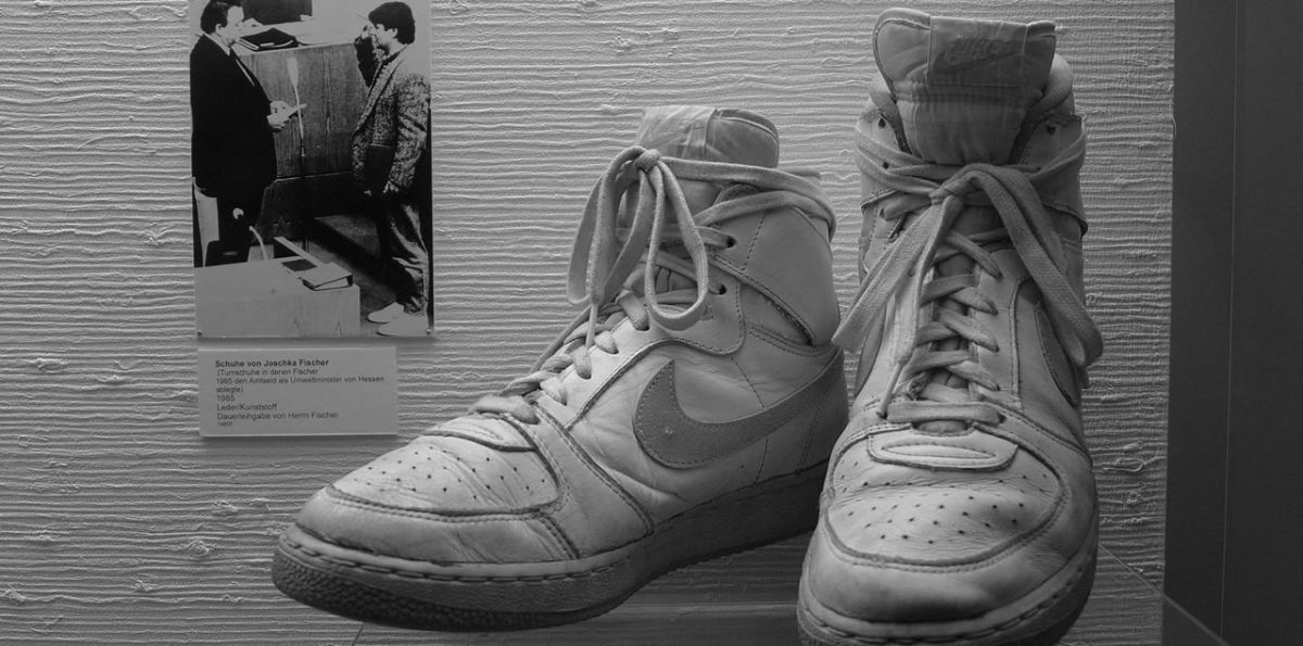 Turnschuhe von Joschka Fischer, in welchen er den Amtseid als erster Grüner Minister in Deutschland leistete.