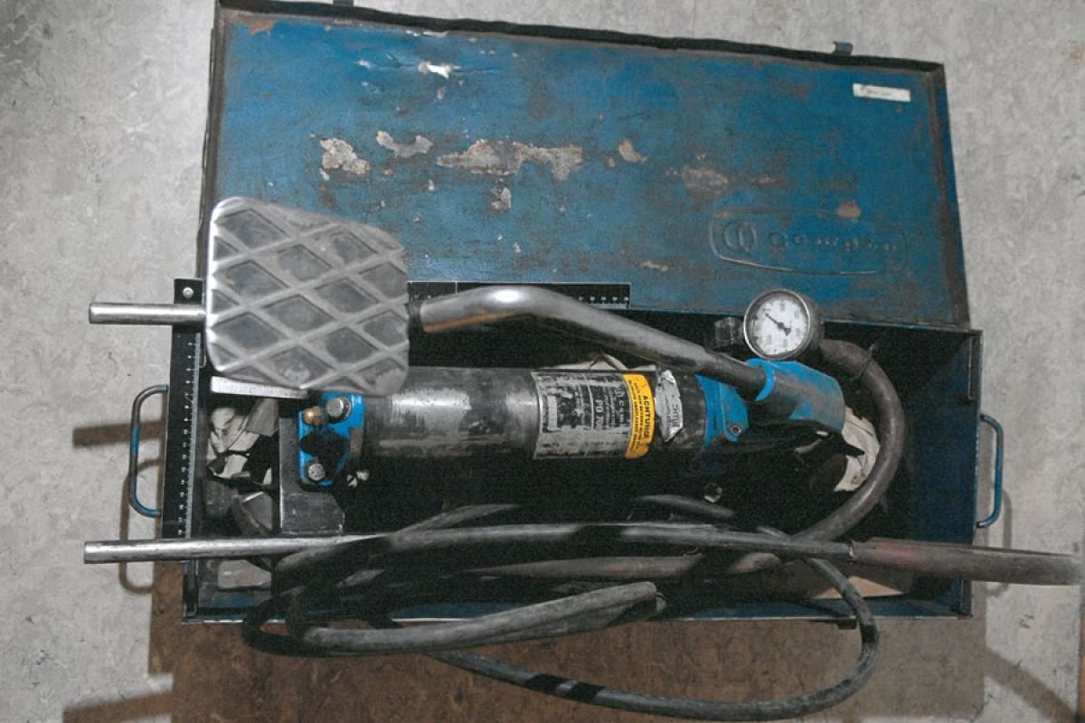 Das Lichtbild zeigt die am Tatort sichergestellte Hydraulik-Fußpumpe.
