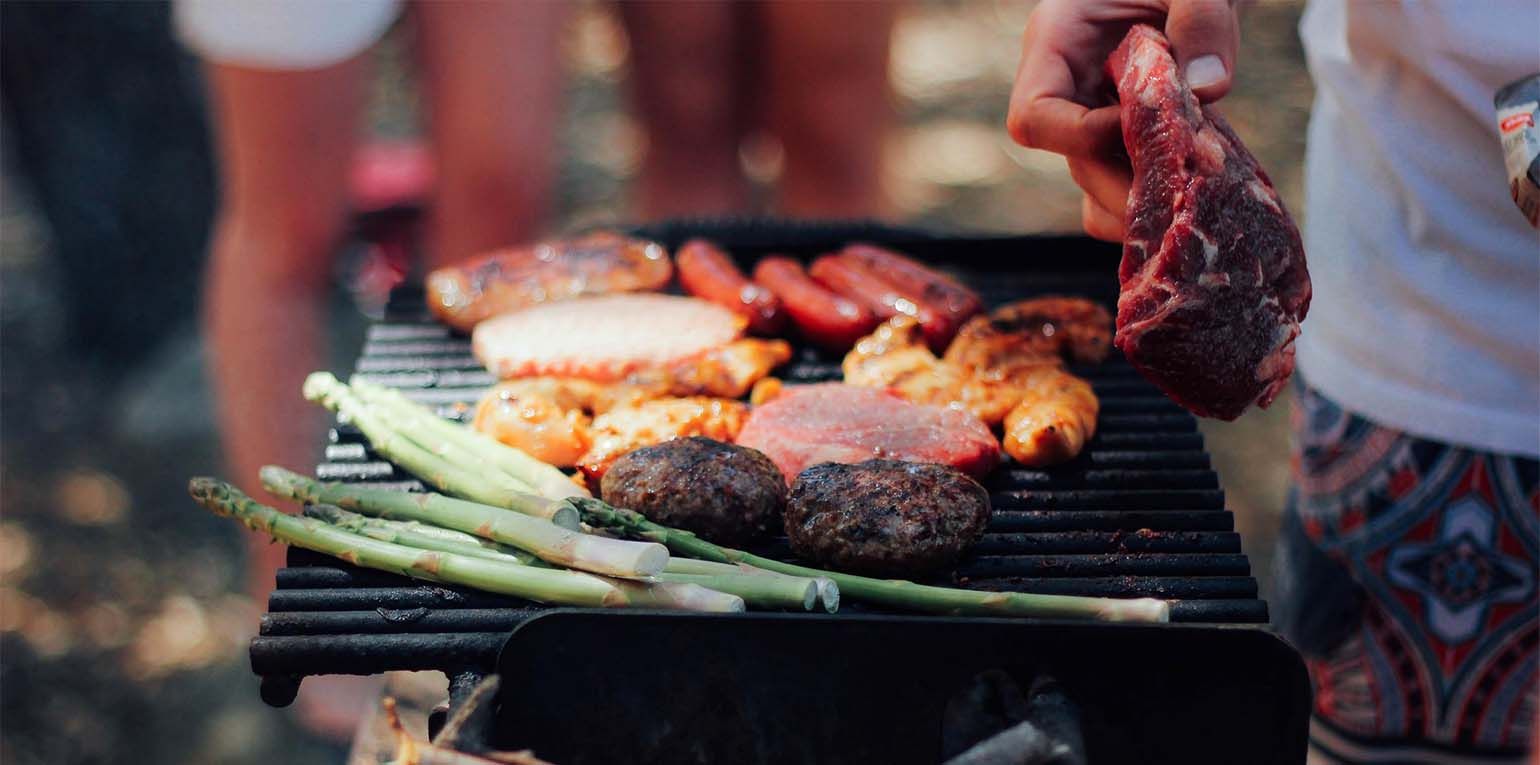 Bei Wettkämpfen und Veranstaltungen im Sommer sei "auf Ausschank von alkoholischen, stark zuckerhaltigen, koffein- oder taurinhaltigen Getränken zu verzichten" und bei der Bewirtung "offenes Feuer / Grill (zu) vermeiden".