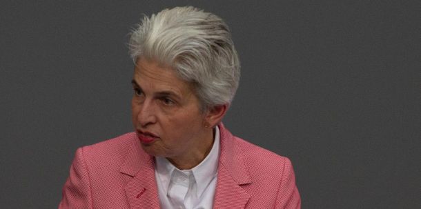 Aber am Ende ziehen die rote Linie nicht wir, sondern die zieht Wladimir Putin. Er entscheidet, was er für richtig erachtet." Es sei der Sache nicht dienlich, "ständig zu überlegen, auf welchen Moment er wie reagieren könnte." Putin halte sich nicht an Regeln.