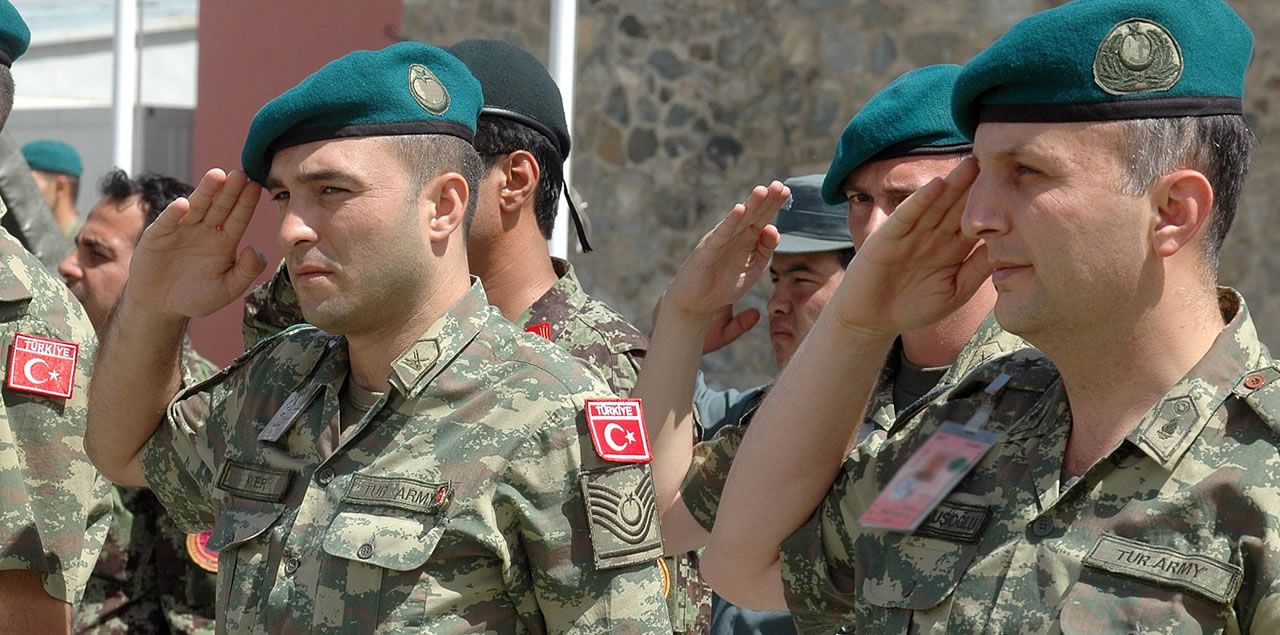 Foto: NATO Training Mission-Afghanistan MC2 (SW) Christopher Hall/NPASE East/NTM-A PAO / Public Domain (via Wikimedia Commons)