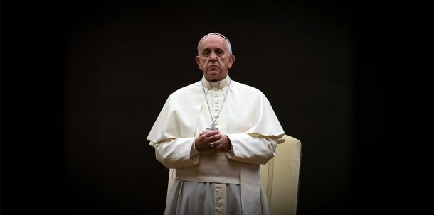 Denn ob er will oder nicht - ein Papst ist immer auch Politiker. Anders als jeder andere Religionsführer ist er persönlich Subjekt des Völkerrechts. Der Heilige Stuhl ist durch Botschafter in aller Welt vertreten.