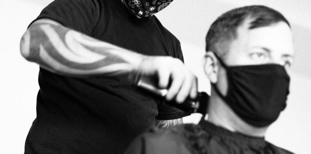 Zugegebenermaßen sind gerade Gastronomie und Friseurhandwerk arg gebeutelt.