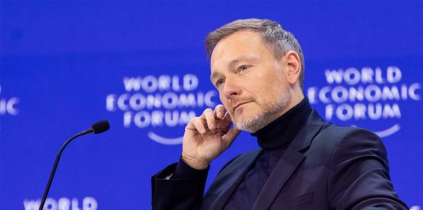 Und nun muss Christian Lindner von außen mit ansehen, wie seine Nachfolger in der Regierung Tabula rasa machen und das, was ihm heilig war, in den Kamin des Parlaments gefegt wird.