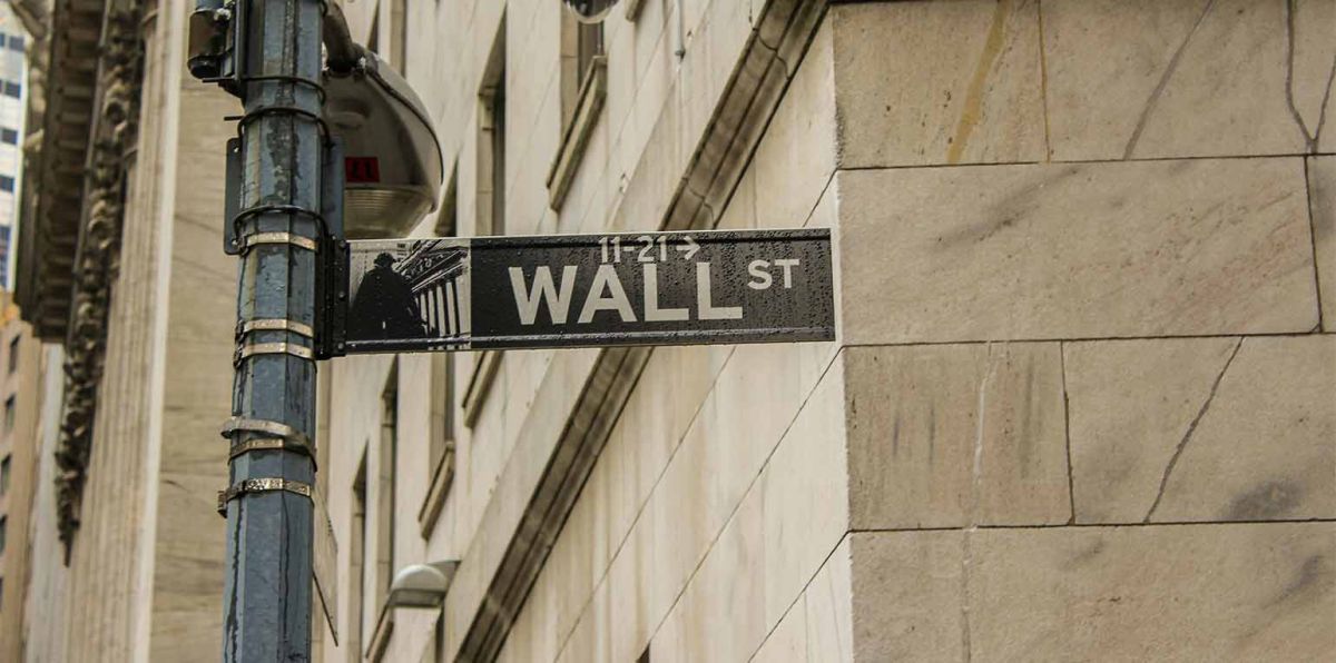 Investoren, Ökonomen und Zentralbanker treibt die Befürchtung um, die extremistische Antihandelspolitik könnte Rezession, Inflation oder gar eine Weltwirtschaftskrise auslösen. Und da an den Börsen die Zukunft gehandelt wird, schlagen sich solche Annahmen schnell in fallenden Aktienkursen nieder.