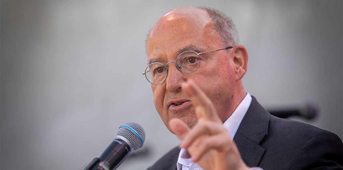 Der neue Bundestag ist in seiner Zusammensetzung extremer als seine Vorgänger. Mehr als 150 Abgeordnete der AfD und mehr als 60 Mandatsträger der Linken bilden eine Sperrminorität. Und sie sind jeweils so groß, dass sie sich leicht Gehör verschaffen können.