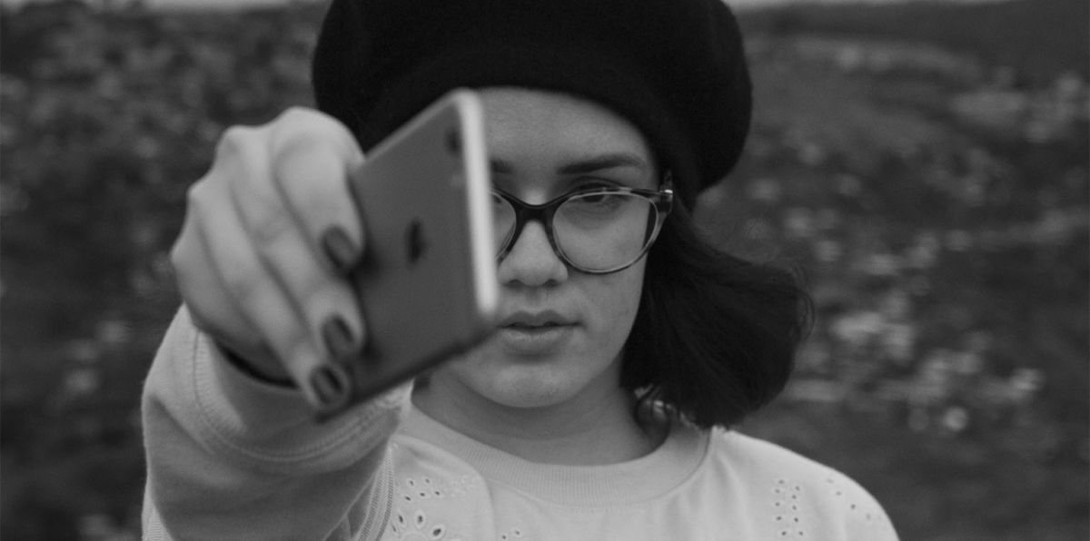 Jahr um Jahr belegen Studien, was eigentlich allen auffallen müsste, die nicht mit dem Blick auf das Smartphone in ihrer Hand durch die Straßen laufen.