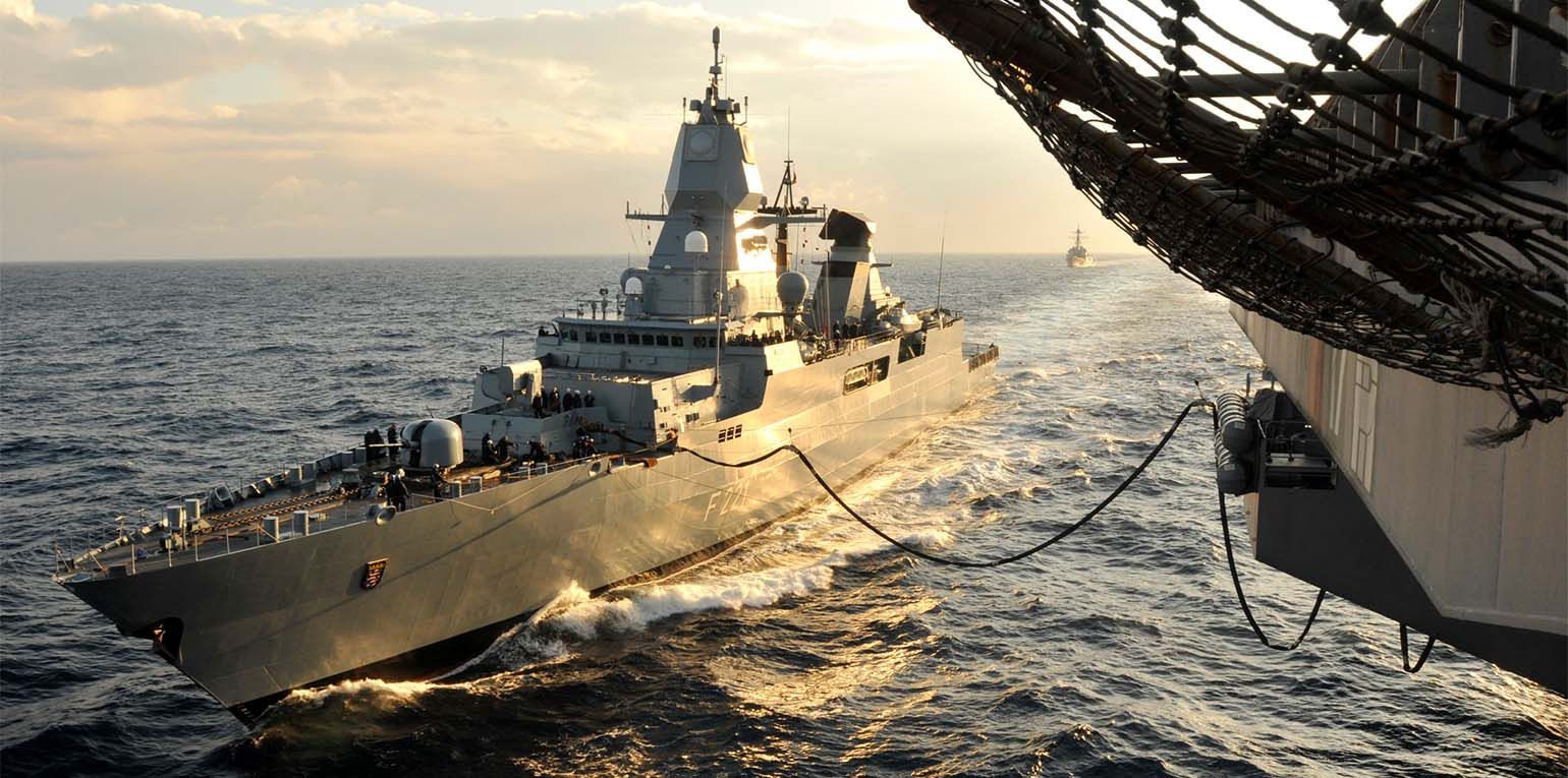 Die Fregatte "Hessen" ist der Stolz der deutschen Marine, sie ist auf dem Weg ins Rote Meer. Im Verbund mit anderen Nationen will die Bundeswehr dort die internationale Seefahrt vor den Terrorangriffen der vom Iran hochgerüsteten Huthi-Miliz schützen.