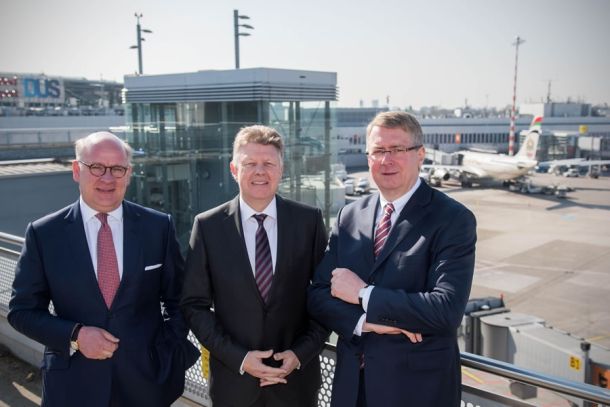 (v.l.): Dr. Thomas A. Lange, Dr. Ludger Dohm und Bernd Tönjes,