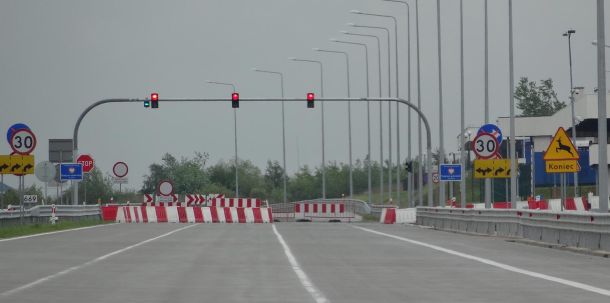 Die Lösung könnte in einer neutralen Zone liegen, in der die Staaten gleichermaßen dadurch vom Schutz der Blockmächte profitieren, die explizit keine Ausdehnung anstreben.