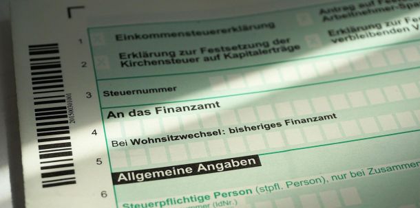 Das große Problem ist nach den Worten von Weiß, dass der Rentenversicherung Aufgaben aufgebürdet werden sollen, "die eigentlich eher Aufgaben der Finanzämter sind.