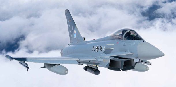 Wer wie die "Manifest"-Unterzeichner aus der SPD an den Bruch von Rüstungskontrollverträgen durch die USA erinnert und fordert, auch in Zeiten russischer Aggression gegen die Ukraine schon eine Strategie für eine künftige Friedensordnung unter Einschluss Russlands zu entwickeln, ist die "fünfte Kolonne Putins".