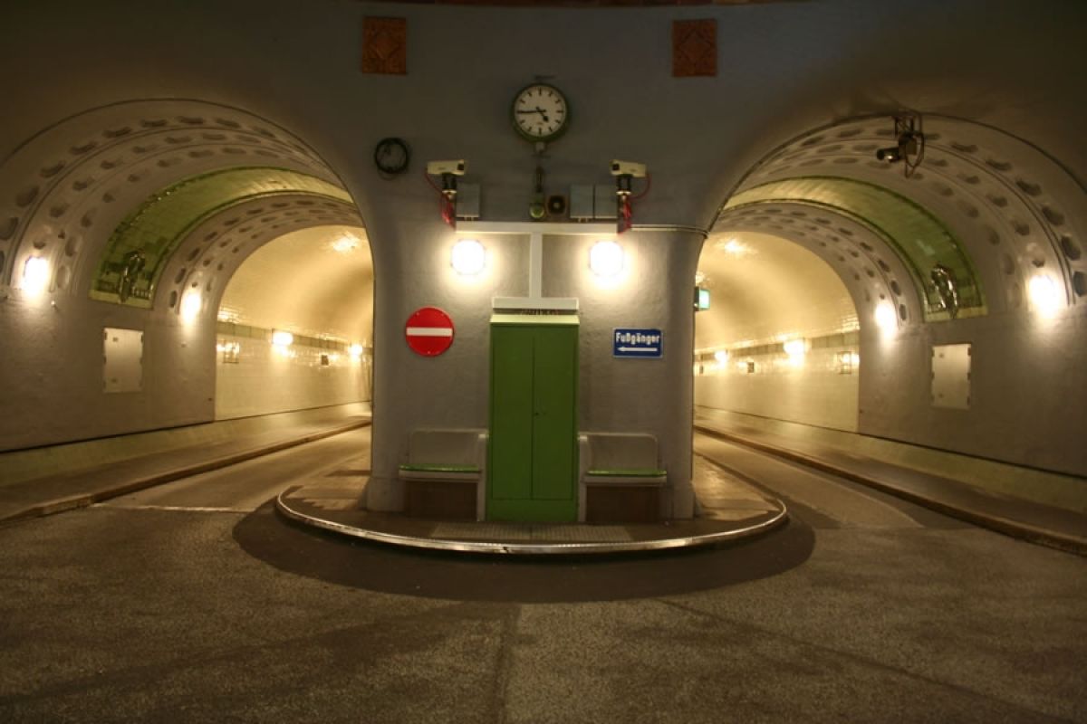 Alter Elbtunnel, Eingang Steinwerder.