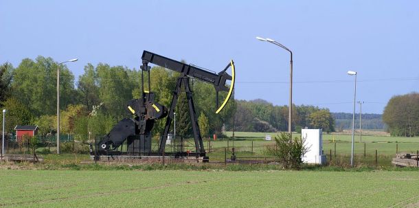 Pferdekopfpumpe im Ölfeld Lütow