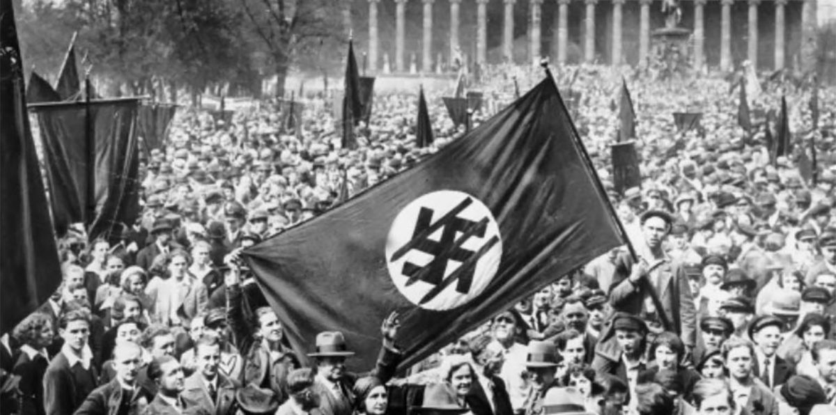 Demonstration in Berlin am 1. Mai 1932 - Gegen Monarchisten, Kommunisten und Nationalsozialisten – die Mitglieder der Eisernen Front bekennen sich zum Weimarer Verfassungsstaat und wollen ihn gegen seine Feinde schützen.